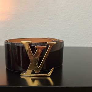 Authentic medium/wide burgundy belt.